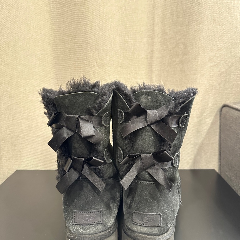 Black bow Uggs